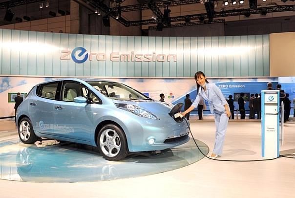 Der Nissan LEAF wird schon Ende kommenden Jahres in Barcelona an die e-Zapfsäule gehen. Foto: UP/auto-reporter.net